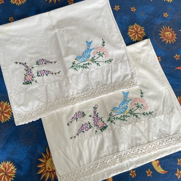 Other - Vintage embroidered bird pillowcase set